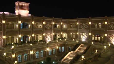 El-Papá-Del-Hotel-Internacional-En-Yazd-Irán-Por-La-Noche