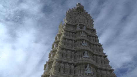 Zeitraffer-Von-Wolken-über-Einem-Alten-Tempelturm