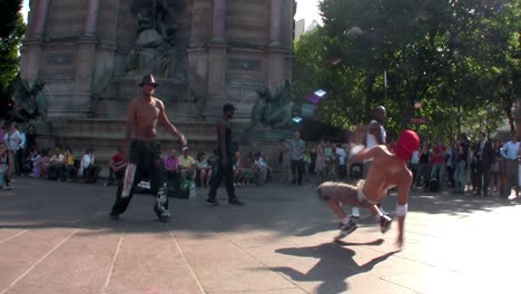 An-1-shot-of-Paris-street-dancers-and-performers