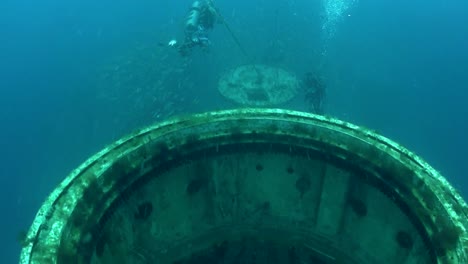 Divers-swim-around-a-shipwreck