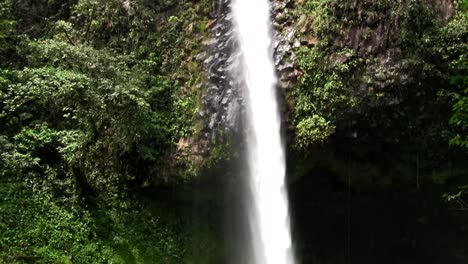 Beautiful-waterfall-near-Fortuna-Costa-Rica-4