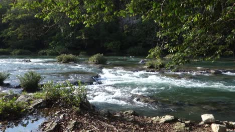 El-Río-Macal-Fluye-A-Través-De-Belice
