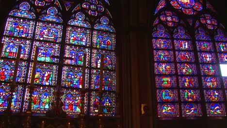 Berühmte-Glasfenster-In-Der-Kathedrale-Notre-Dame-In-Paris