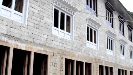 Wide-shot-of-building-and-masons