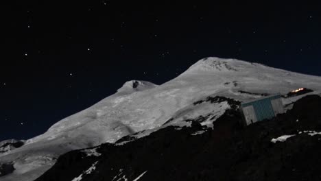 Sternbild-Großer-Wagen-über-Dem-Elbrus