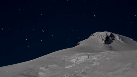 Closeup-of-summit-with-the-stars-behind-it