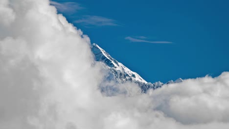 Close-shot-of-Everest-summit-with-clouds