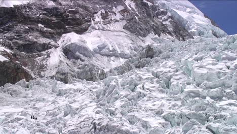 Tilt-down-from-peak-to-Khumbu-icefall