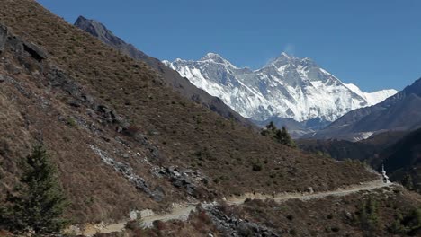 Pan-of-trail-leading-to-Dingboche-stupa