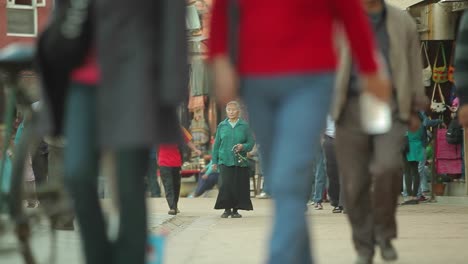 Menschen-Gehen-Durch-Die-Straßen-Von-Kathmandu