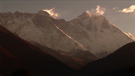 Mount-Everest-Und-Lhotse-Aus-Der-Ferne