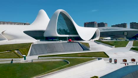 Antenne-Der-Hauptstadt-Baku-Von-Aserbaidschan-Mit-Einzigartiger-Architektur-Des-Heydar-Aliyev-Centers