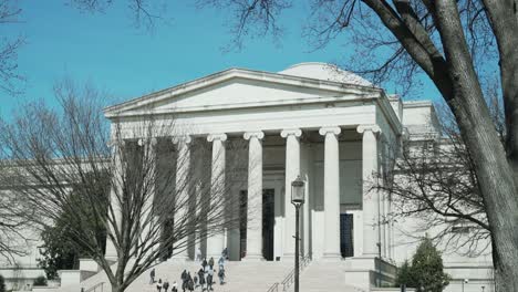 Establishing-shot-of-the-National-Gallery-of-Art-in-Washington-DC