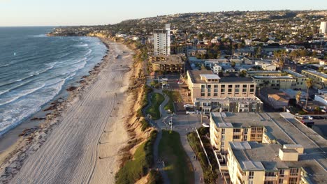 Antenne-über-Pazifikstrand-Und-Eigentumswohnungen-Wohnungen-Und-Gebäude-In-San-Diego-Kalifornien-Ca