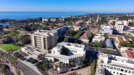 Antenne-Der-Universität-Von-Kalifornien-Santa-Barbara-UCSB-College-Campus-Entlang-Strand-Und-Lagune-1