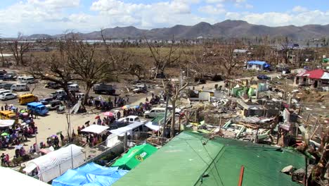 American-Armed-Forces-Personnel-Assist-With-Victims-Of-Typhoon-Haiyan-In-The-Philippines-2