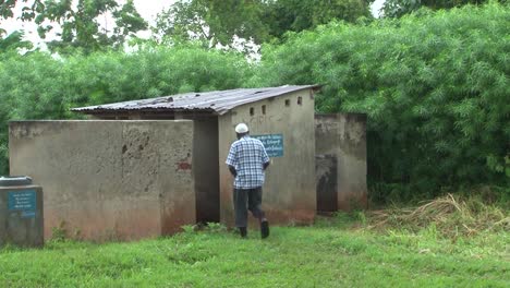 Afrikaner-In-Einem-Dorf-In-Uganda-Werden-Von-Us-militärs-Bei-Der-Bekämpfung-Von-Ebola-Unterstützt-7