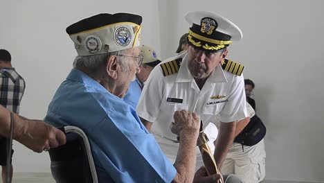 Los-Sobrevivientes-De-Pearl-Harbor-Visitan-El-Pearl-Harbor-Memorial-En-2012-En-Hawaii-2