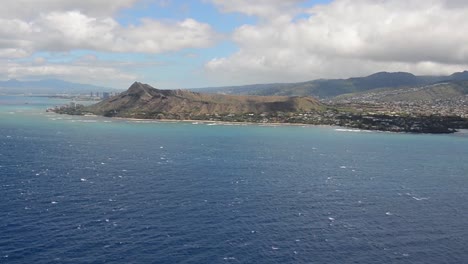 Antennen-über-Oahu-Hawaii-Und-Diamond-Head-Vulkan-Waikiki-1