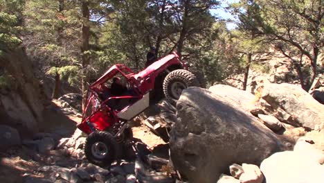 A-Crazy-4-Wd-Jeep-Climbs-A-Rock