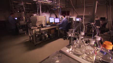 Researchers-Conduct-Experiments-At-The-Pacific-Northwest-National-Laboratory-In-A-Generic-Lab-Environment-16