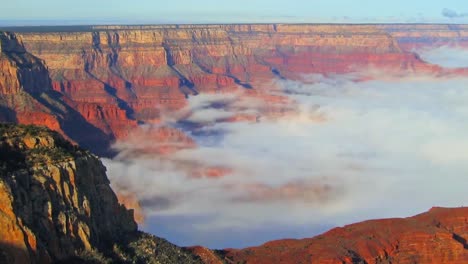 Lapso-De-Tiempo-De-Las-Nubes-Moviéndose-A-Través-Del-Gran-Cañón-1