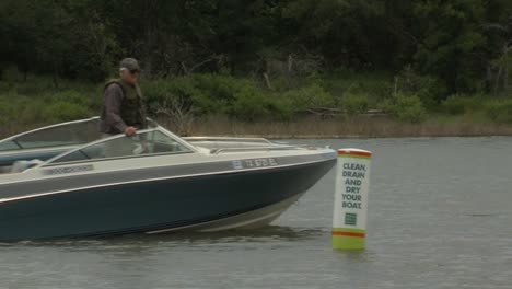 Zebra-Mussels-Are-A-Very-Big-Problem-For-Boaters-In-Lakes-Across-America-1