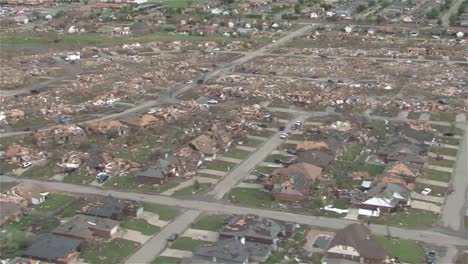 Aerial-Footage-Of-The-Moore-Oklahoma-Tornado-3