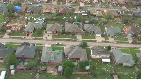 Aerial-Footage-Of-The-Moore-Oklahoma-Tornado-4