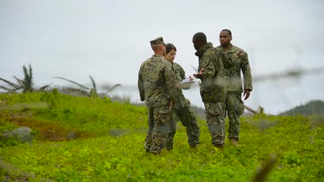 Us-Troops-Walk-Through-The-Destruction-Of-Typhoon-Haiyan-In-The-Phillipines-1