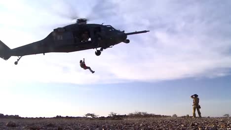 Us-Soldiers-Practice-Fast-Rope-Ladder-And-Hoist-Training-From-A-Hovering-Helicopter