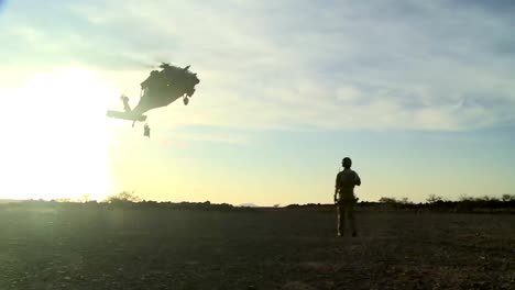 Us-Soldiers-Practice-Fast-Rope-Ladder-And-Hoist-Training-From-A-Hovering-Helicopter-1