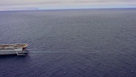 Antenas-Sobre-El-Anclaje-Del-Uss-Un-Muelle-De-Transporte-Anfibio-3