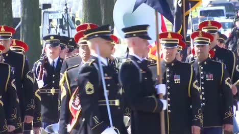 Wir-Marine-Ehrengarde-Führt-Eine-Beerdigung-Für-Einen-Gefallenen-Soldaten
