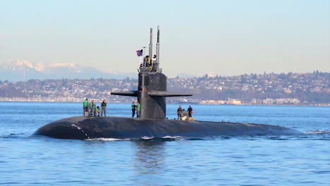 Un-Submarino-Americano-De-Ataque-Rápido-Navega-A-Través-De-Puget-Sonido