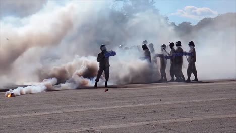 African-Policía-And-Military-Train-To-Suppress-Terrorism-Rioting-And-Uprising-2