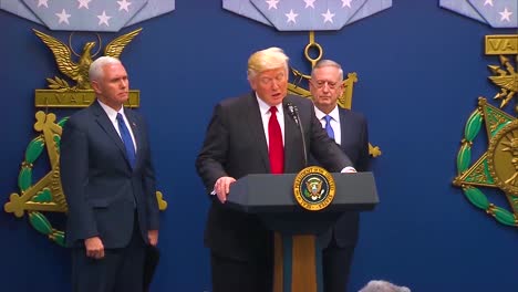 El-Presidente-Donald-Trump-Hace-Comentarios-En-La-Ceremonia-De-Juramento-Del-General-Jim-Mattis-En-El-Departamento-De-Defensa