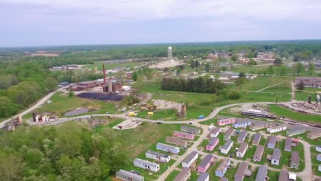 Ein-Rundflug-Blick-Auf-Das-Städtische-Trainingszentrum-Muscatatuck,-Eine-Einrichtung-Der-Nationalgarde,-Wird-In-Butlerville,-Indiana,-Gezeigt