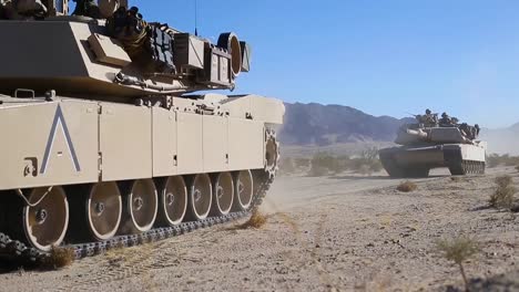 Us-Marine-Tanks-Roll-Out-In-The-California-Desert-For-Exercise-Steel-Knight
