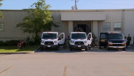 Us-Airmen-Run-Out-To-Alert-Force-Vans-And-Drive-Off-The-Macdill-Air-Force-Base-As-Part-Of-Exercise-Global-Thunder