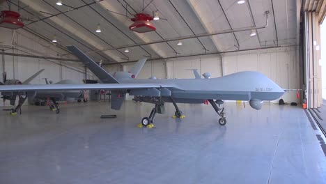 Ein-MQ9-Reaper-Wird-In-Einem-Hangar-Der-Kanonen-Luftwaffenbasis-Gezeigt