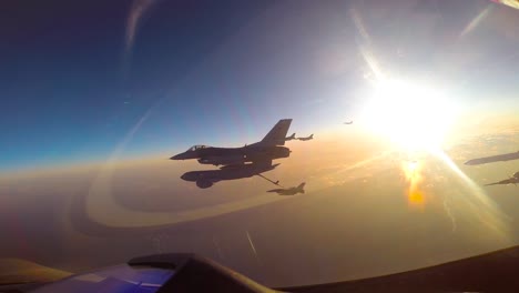 Südkoreanische-F16-kampffalken-Führen-Luftbetankungsoperationen-Durch