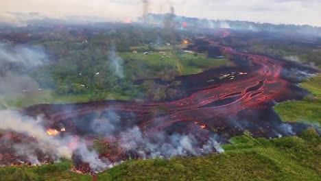 Ausgezeichnete-Helikopter-Antenne-Des-Ausbruchs-Des-Vulkans-Kilauea