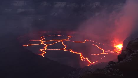 Nacht-High-Angle-Shot-über-Dem-Gipfel-Vent-Lavasee-Auf-Dem-Vulkan-Kilauea-Hawaii