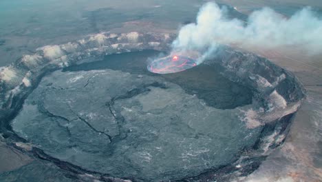 Erstaunliche-Luftaufnahme-über-Dem-Lavasee-Des-Gipfels-Auf-Dem-Vulkan-Kilauea,-Der-Hawaii-Ausbricht-2