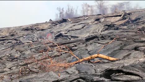 Lava-Fließt-über-Eine-Straße-In-Hawaii-Während-Des-Vulkanausbruchs-Kilauea-2018-2