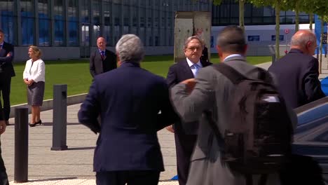 El-Primer-Ministro-De-Portugal,-Ant-Nio-Costa,-Llega-A-La-Cumbre-De-La-OTAN-En-Bruselas,-Bélgica