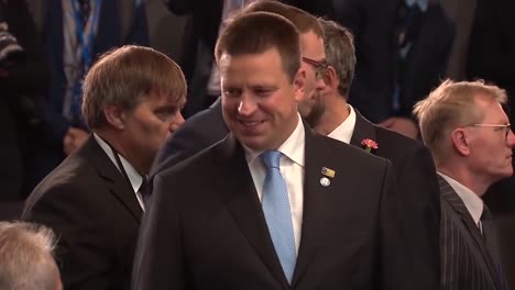 Angela-Merkel-Emmanuel-Macron-Kolinda-Grabarkitarovic-En-La-Cumbre-De-La-Otan-En-Bruselas-Bélgica