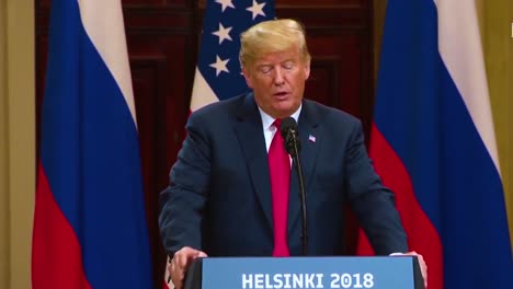 El-Presidente-Estadounidense,-Donald-Trump,-Celebra-Una-Conferencia-De-Prensa-Desastrosa-Y-Muy-Criticada-Con-La-Federación-De-Rusia-Vladimir-Putin-Tras-Su-Cumbre-En-Helsinki,-Finlandia-Habla-Sobre-El-Servidor-Y-Los-Correos-Electrónicos-De-Hillary.