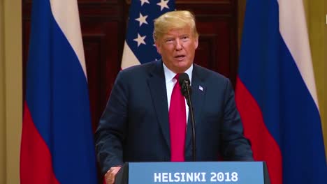 El-Presidente-De-Los-Estados-Unidos,-Donald-Trump,-Celebra-Una-Conferencia-De-Prensa-Desastrosa-Y-Muy-Criticada-Con-La-Federación-De-Rusia-Vladimir-Putin-Tras-Su-Cumbre-En-Helsinki,-Finlandia-Habla-De-No-Colusión-La-Investigación-Rusa-Y-Los-Correos-Electrónicos-De-Hillary